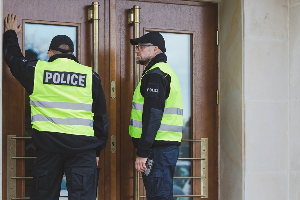 Faux policiers, vrais escrocs
